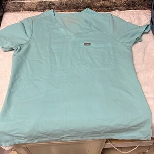 Medium 1 pocket FIGS scrub top